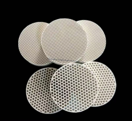 صفحه آلومینیوم سرامیکی صنعتی با تراکم سوراخ 99٪ Al2O3 آلومینیوم سرامیکی پولیش سفارشی