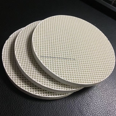 صفحه آلومینیوم سرامیکی صنعتی با تراکم سوراخ 99٪ Al2O3 آلومینیوم سرامیکی پولیش سفارشی